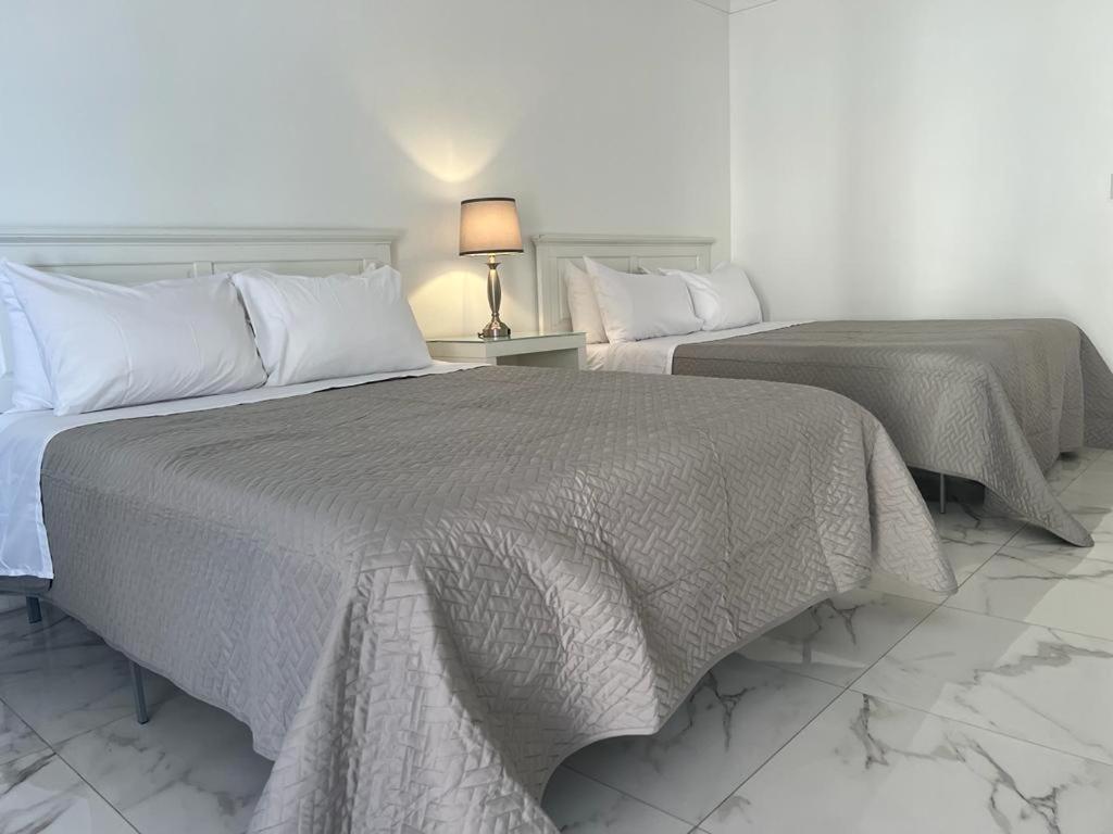 The Sunset Stay Apartments Nassau Esterno foto